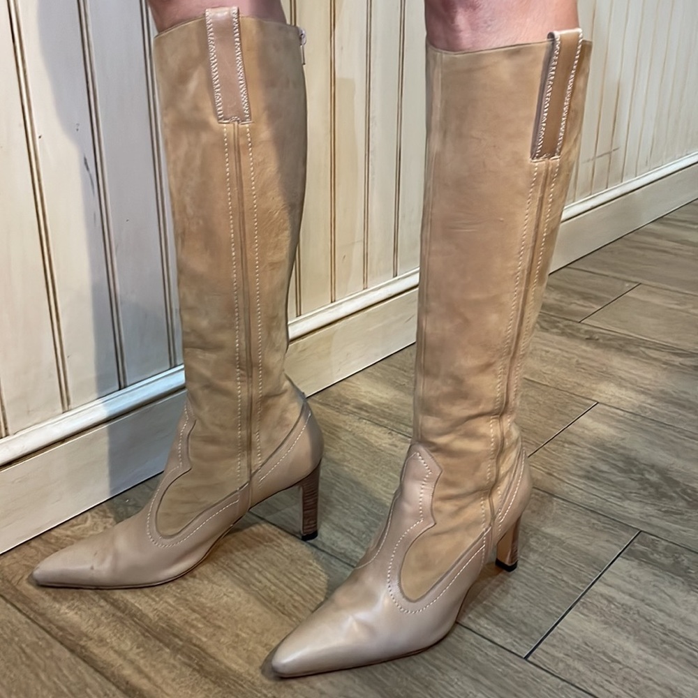 Manolo Blahnik beige suede boots